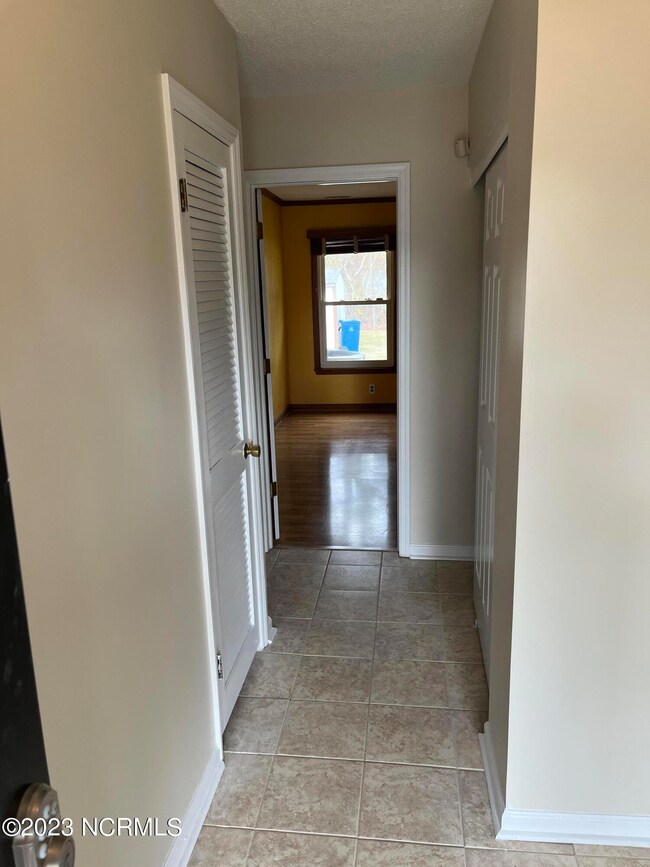 215 Greenbriar Dr, Jacksonville, NC 28546 - photo 5