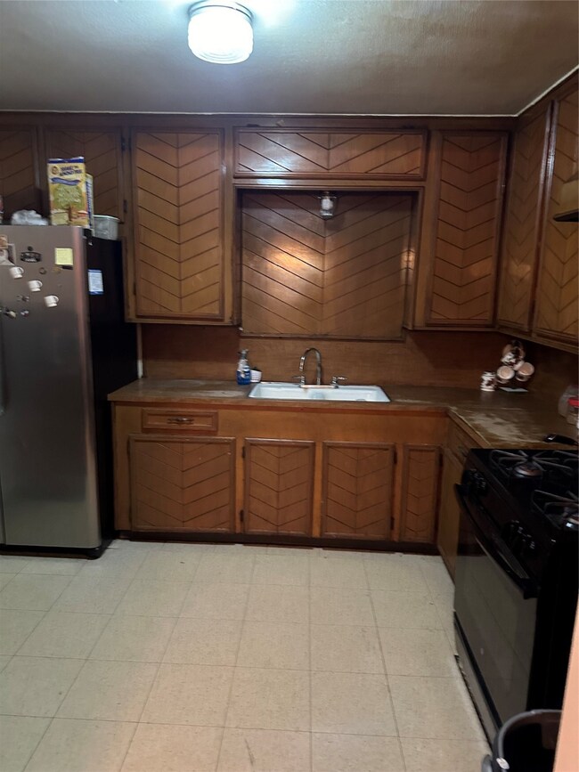 32 Farrell St, Houston, TX 77022 - photo 5