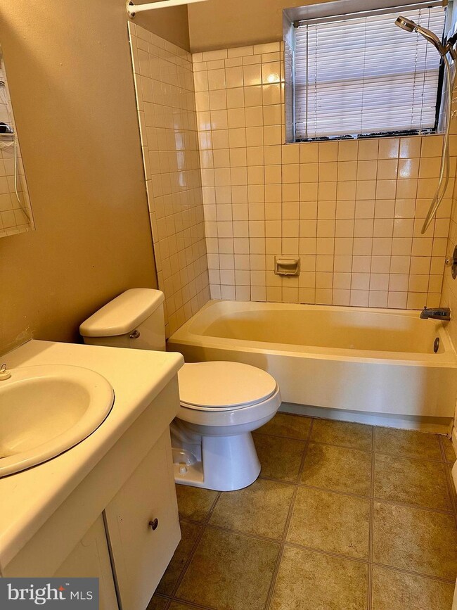 453 E Walnut St, Perkasie, PA 18944 - photo 5