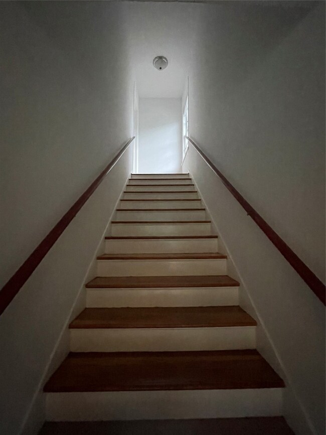 1661 Hawthorne St, Houston, TX 77006 - photo 2