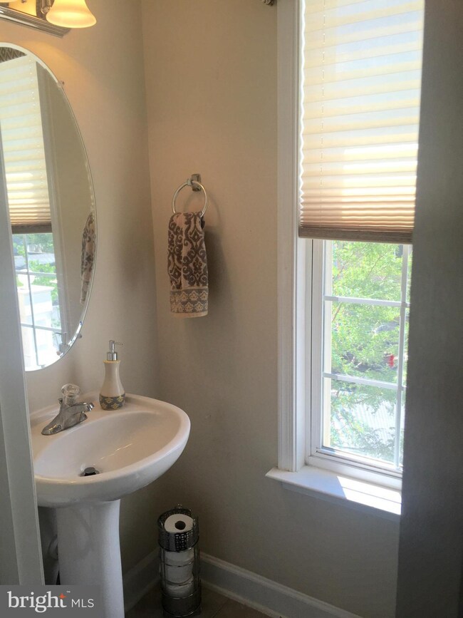 724 Raven Ave, Gaithersburg, MD 20877 - photo 5