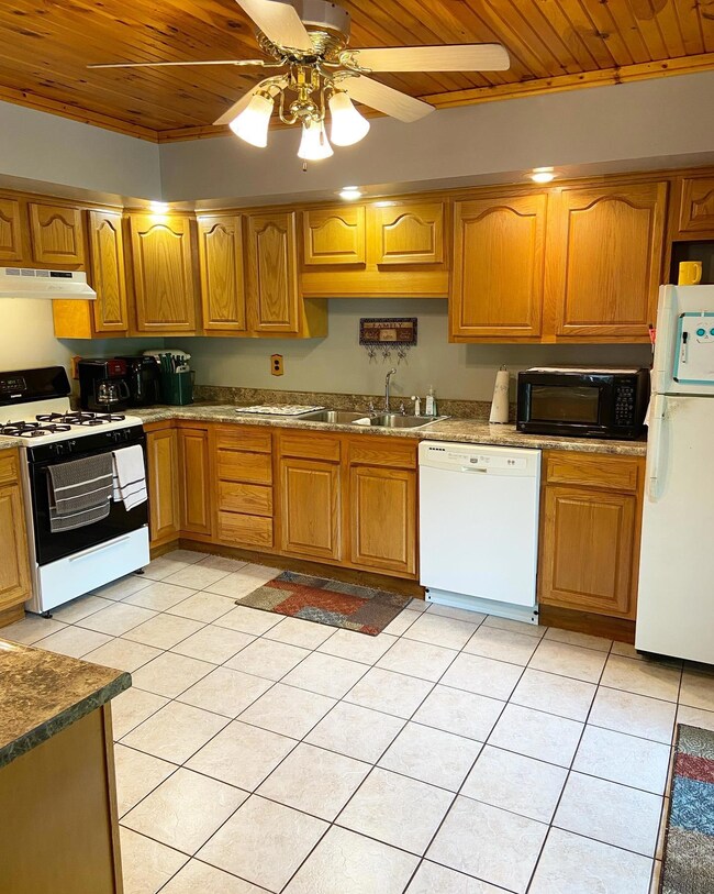 120 Maple St, Cherry Tree, PA 15724 - photo 2