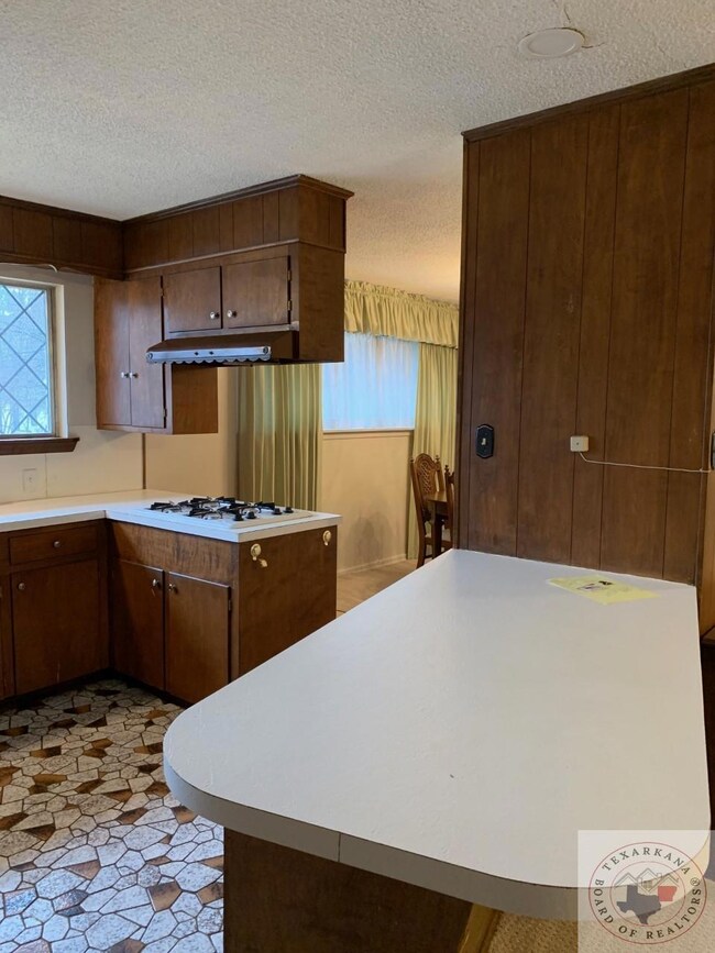 809 Redwater Rd, Wake Village, TX 75501 - photo 7