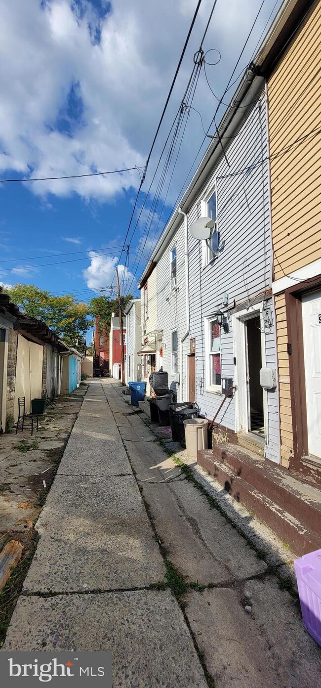 314 Bell Aly, Reading, PA 19602 - photo 2