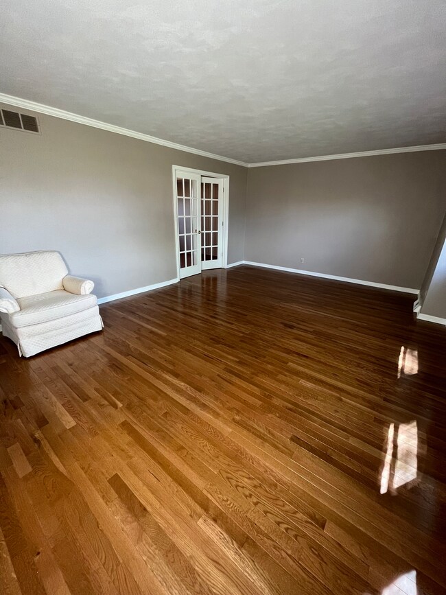 4740 Woodcrest Dr, Columbus, IN 47203 - photo 2