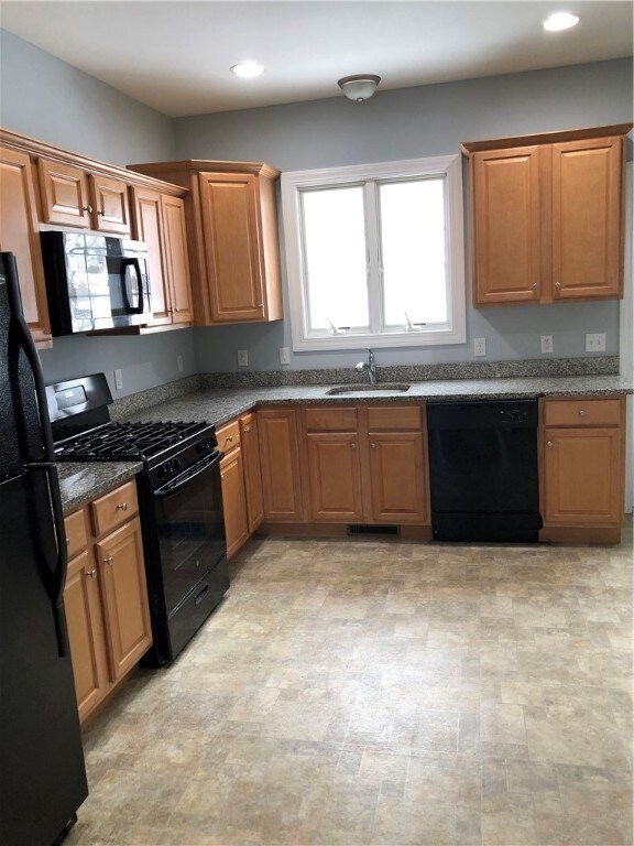 326 Mendon Rd unit 6, Woonsocket, RI 02895 - photo 2