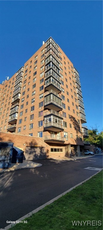 PARKWAY APARTMENTS