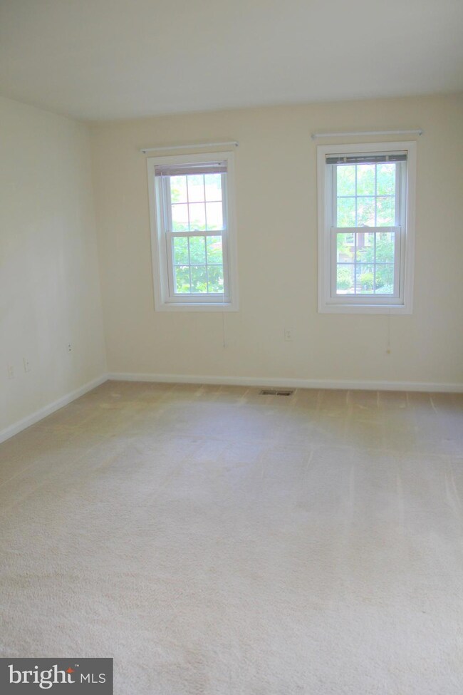 11921 Sentinel Point Ct, Reston, VA 20191 - photo 7