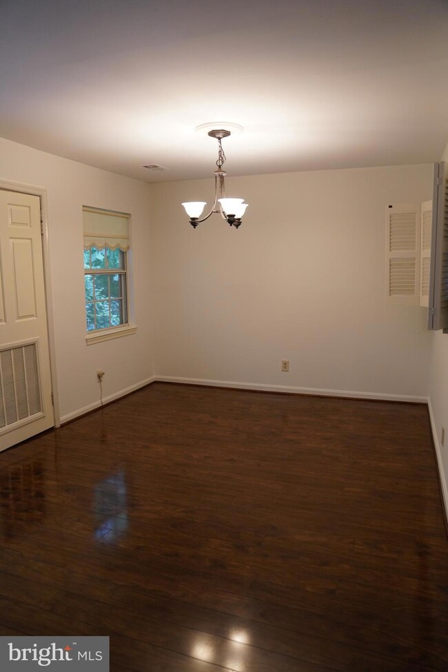 10462 Parthenon Ct, Bethesda, MD 20817 - photo 7