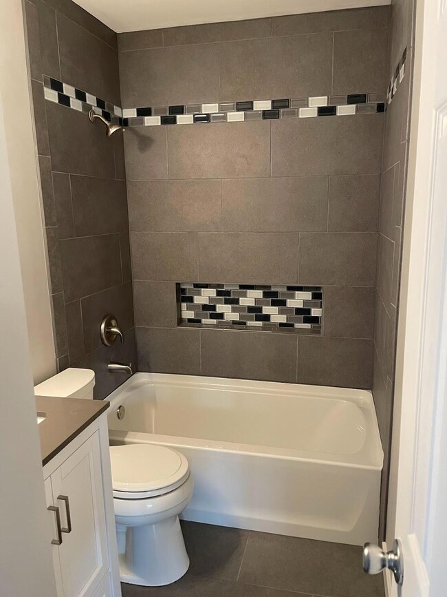 4197 Powell Ave, Columbus, OH 43213 - photo 3