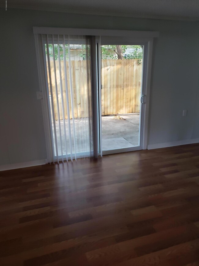 6728 Flopsy Ln, Jacksonville, FL 32210 - photo 5