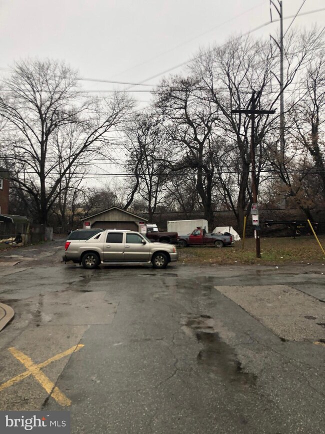 324 Berbro St, Darby, PA 19023 - photo 3