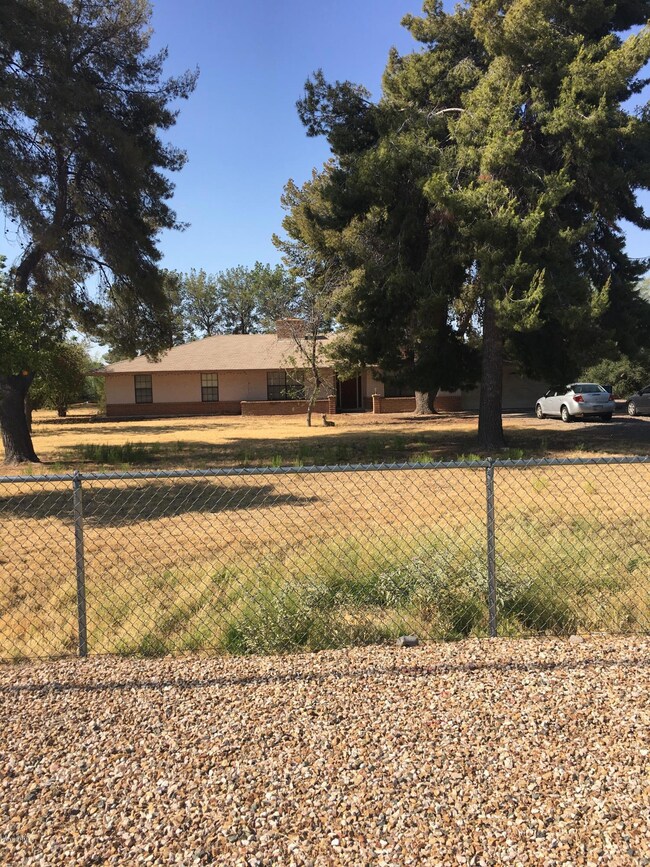 5635 E Baseline