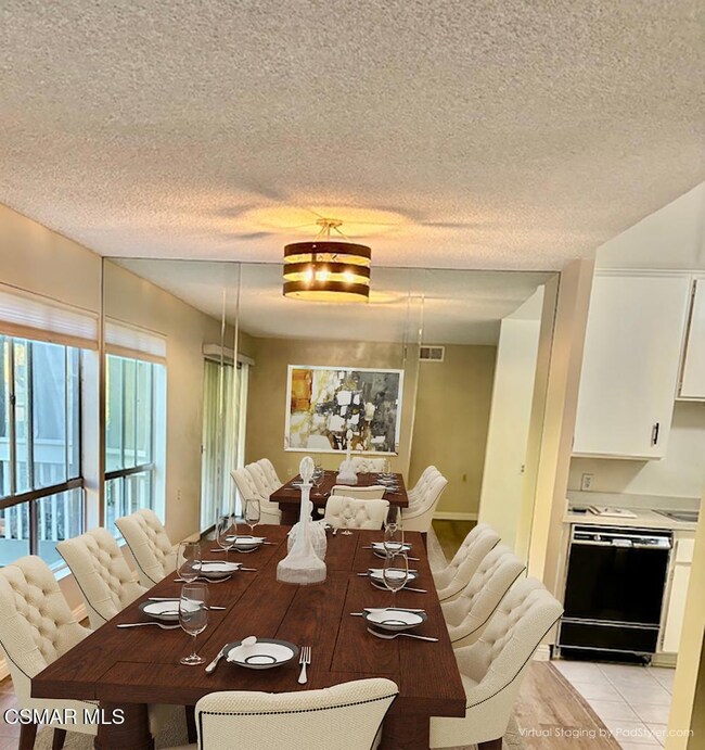 286 Oakleaf Dr unit 23, Thousand Oaks, CA 91360 - photo 4