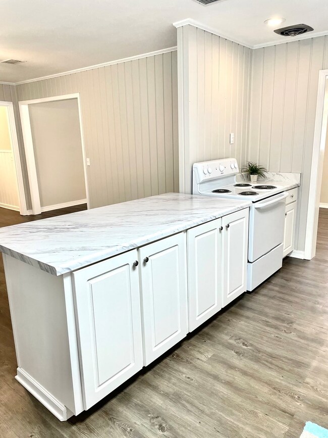 Island for extra storage & counter space