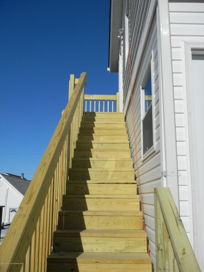 Staircase 302 Dupont UnitC