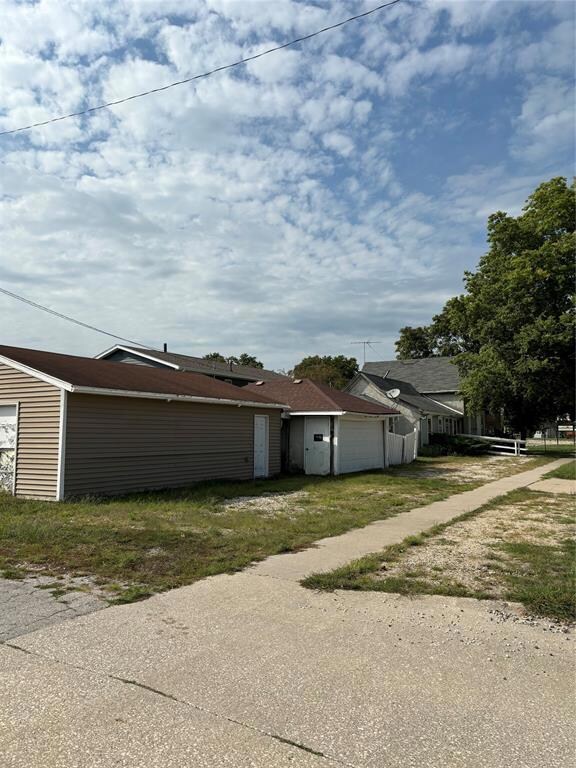 921 1st Ave, Perry, IA 50220 - photo 7