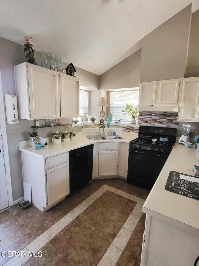 14517 Cabana Dr, Horizon City, TX 79928 - photo 6