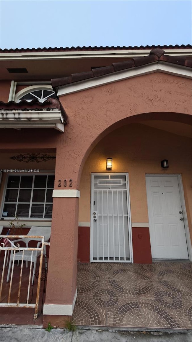 6873 W 36th Ave unit 202, Hialeah, FL 33018 - photo 2
