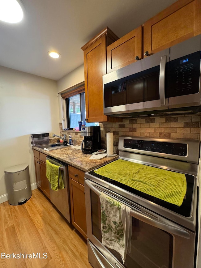 Stratton Hills, Williamstown, MA 01267 - photo 3