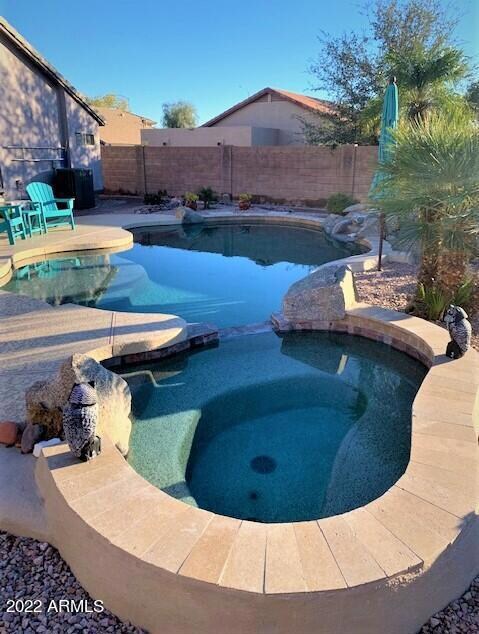 Heated pool & spa (gas)