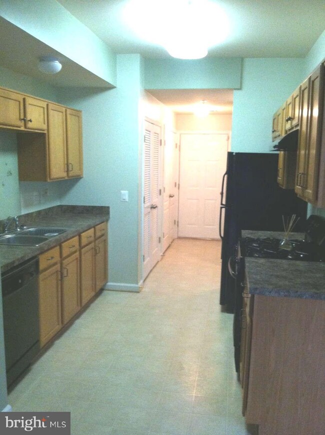 11125 Wortham Crest Cir unit 32C, Manassas, VA 20109 - photo 6