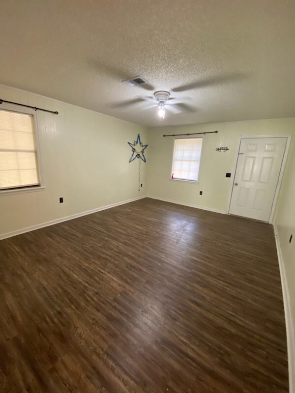 630 E Bryan St, Douglas, GA 31533 - photo 7