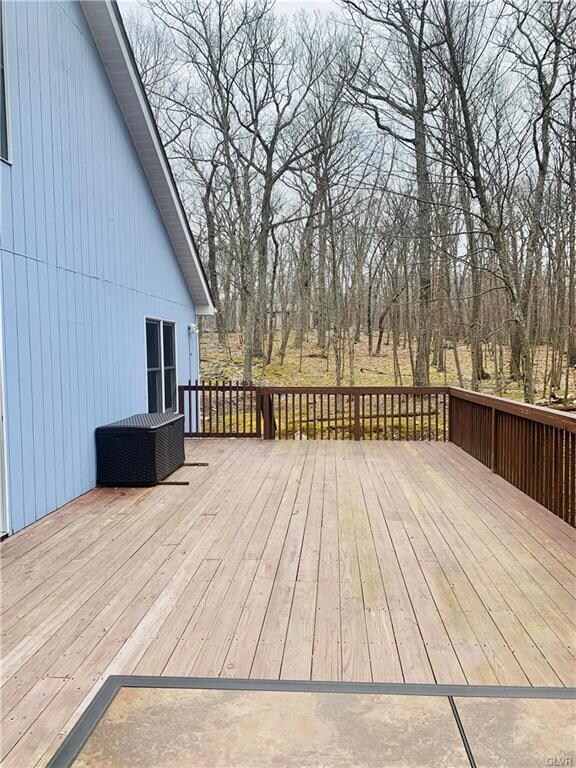 257 S Hummingbird Trail, Bushkill, PA 18324 - photo 5