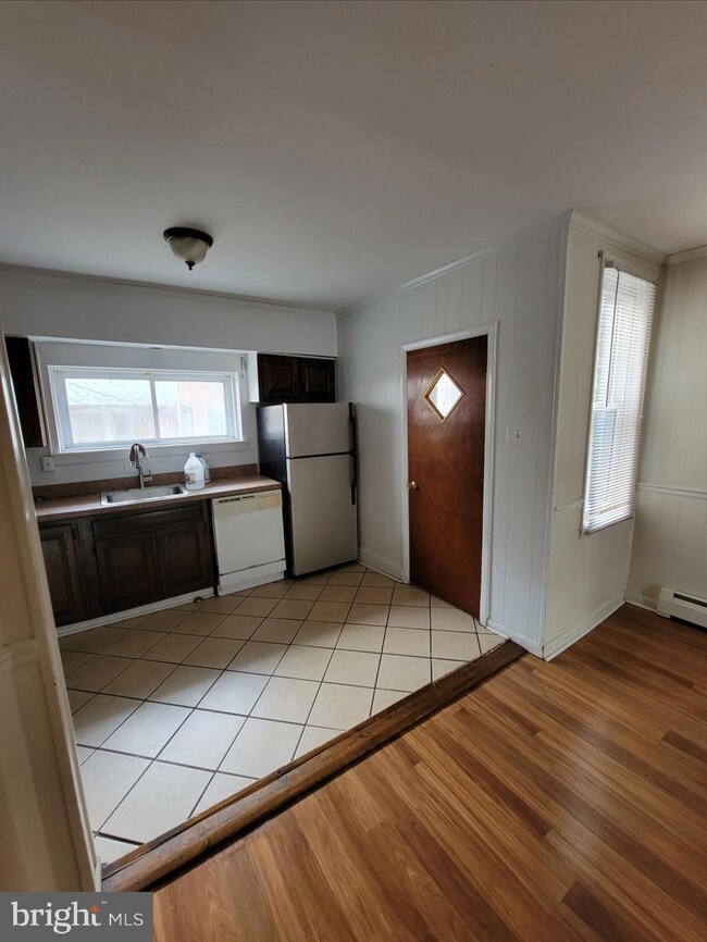 321 Greenway Ave, Darby, PA 19023 - photo 3