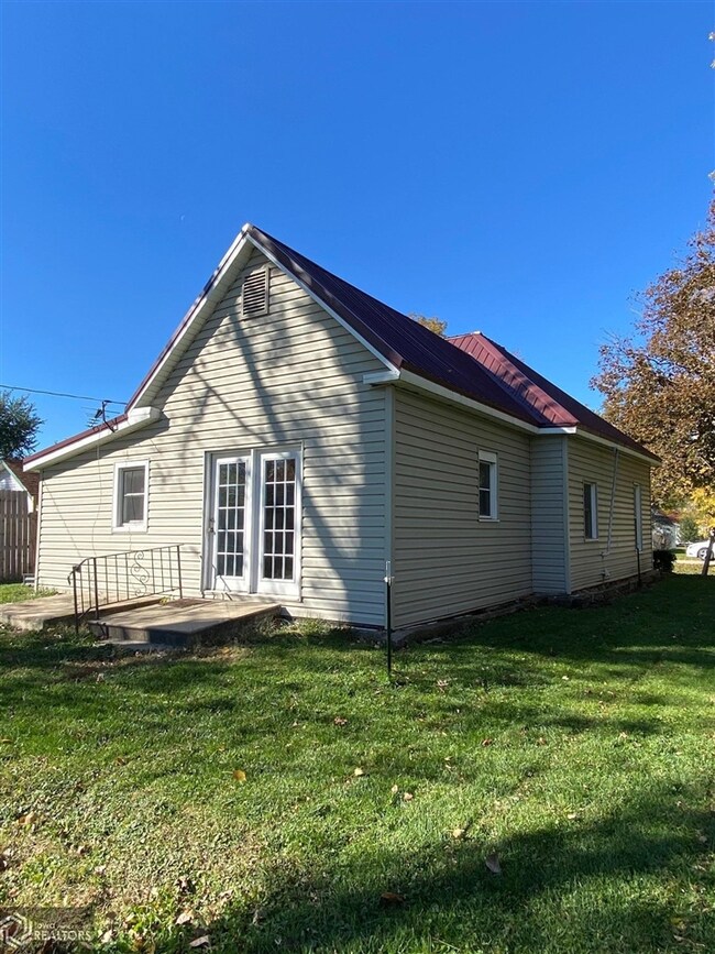 205 Clinton St, Liscomb, IA 50148 - photo 3