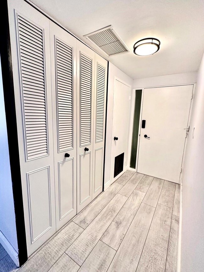 Hollywood Towers unit 510, Hollywood, FL 33019 - photo 5