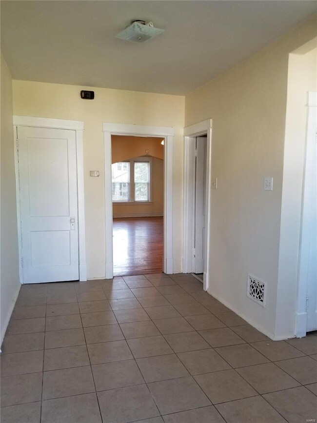 5231 Bancroft Ave unit 1W, Saint Louis, MO 63109 - photo 6