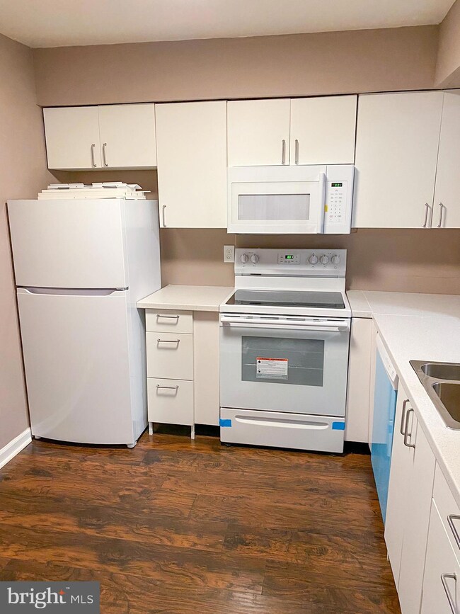 20330 Beaconfield Terrace unit 101, Germantown, MD 20874 - photo 7