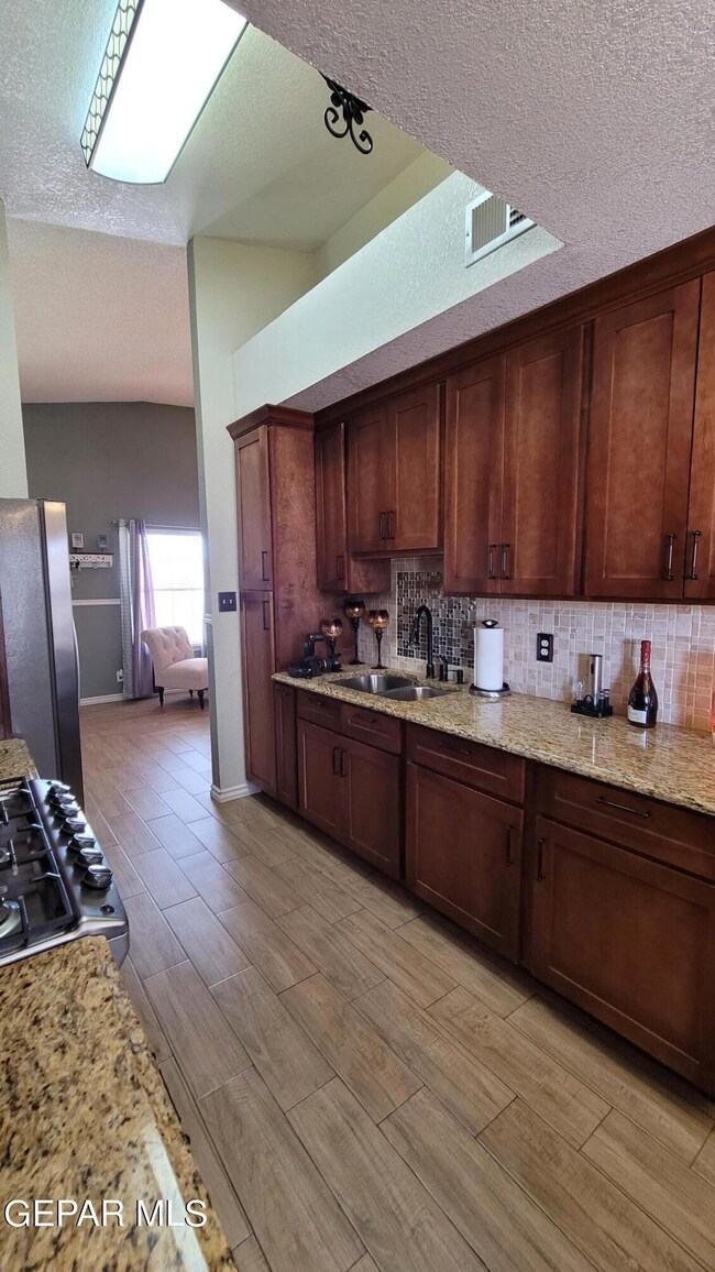 241 Tierra Linda Dr, Horizon City, TX 79928 - photo 5