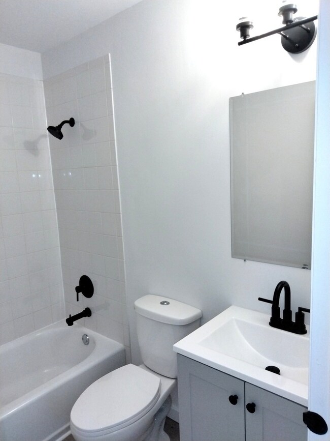 1387 Woodcutter Ln unit D, Wheaton, IL 60189 - photo 7