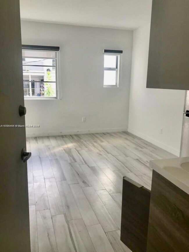 1560 Meridian Ave unit 206, Miami Beach, FL 33139 - photo 2