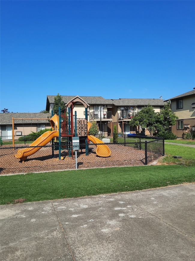 189 NW Glenhart Ave, Winston, OR 97496 - photo 7