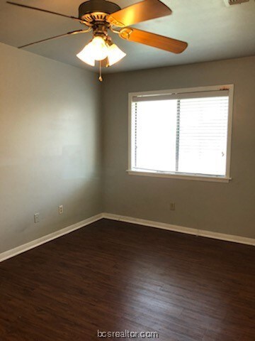 803 Autumn Cir unit D, College Station, TX 77840 - photo 4