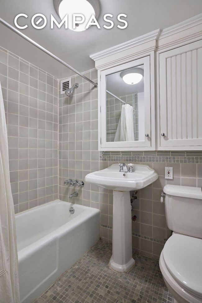 211 Thompson St unit 5L, New York, NY 10012 - photo 6