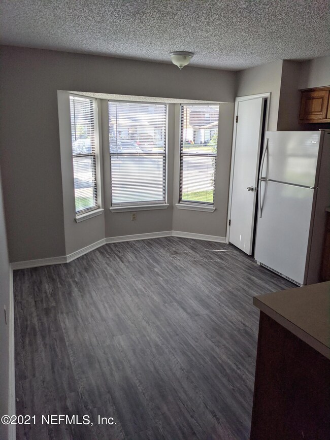 4533 Melissa Ct W, Jacksonville, FL 32210 - photo 3