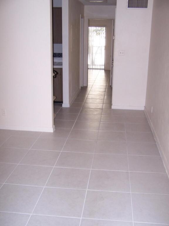 Southbridge Condominiums unit 2080, West Palm Beach, FL 33405 - photo 2