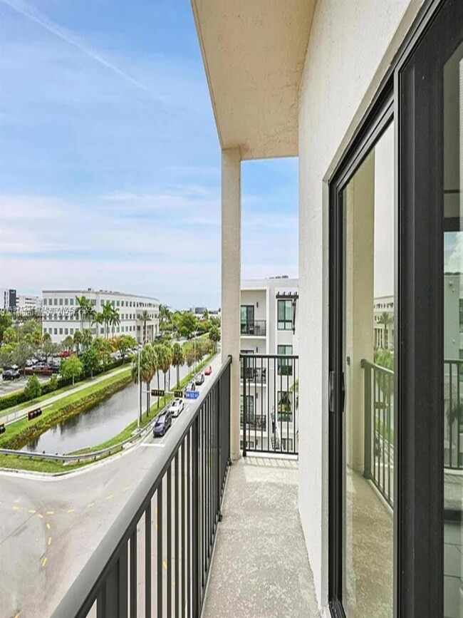 8167 NW 41st St unit E-406, Doral, FL 33166 - photo 4