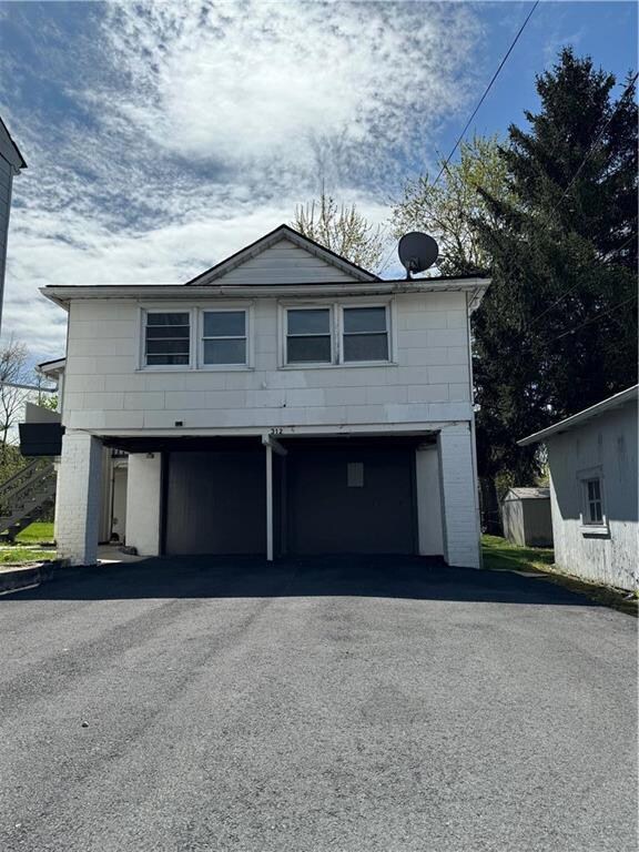 312 Oak St unit Rear Unit, Walnutport, PA 18088 - photo 3