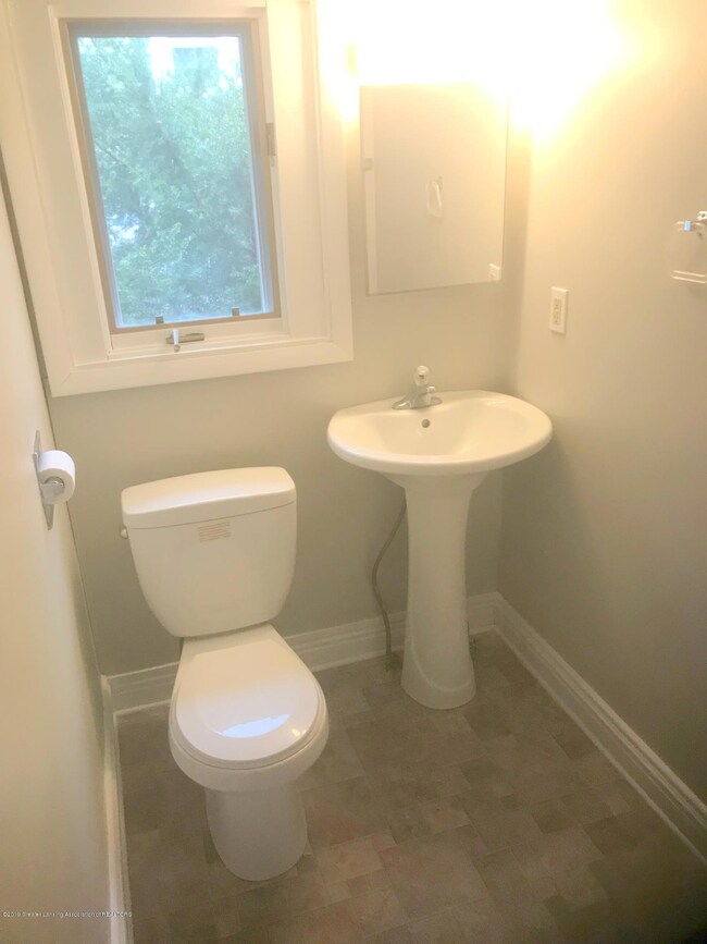 755 Wisconsin Ave, Lansing, MI 48915 - photo 5