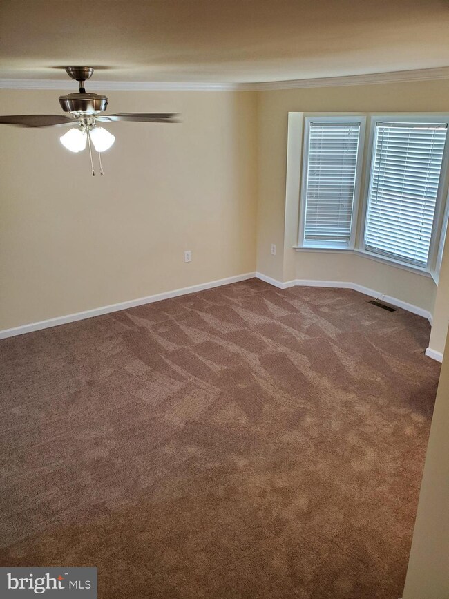 22 Litchfield Ln W, Martinsburg, WV 25405 - photo 2