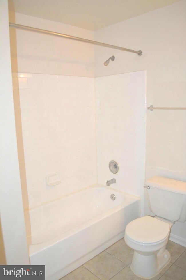 13059 Marcey Creek Rd, Herndon, VA 20171 - photo 6