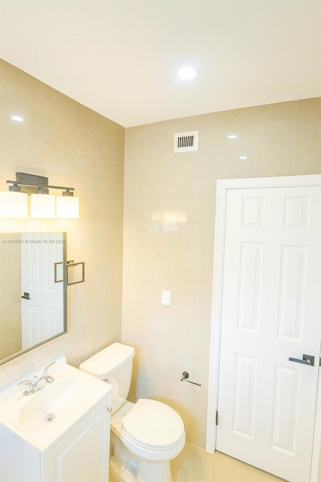 724 NW 3rd Ct unit 2, Hallandale Beach, FL 33009 - photo 2