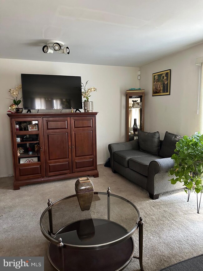 201 Post Oak Ct, Hyattsville, MD 20785 - photo 3