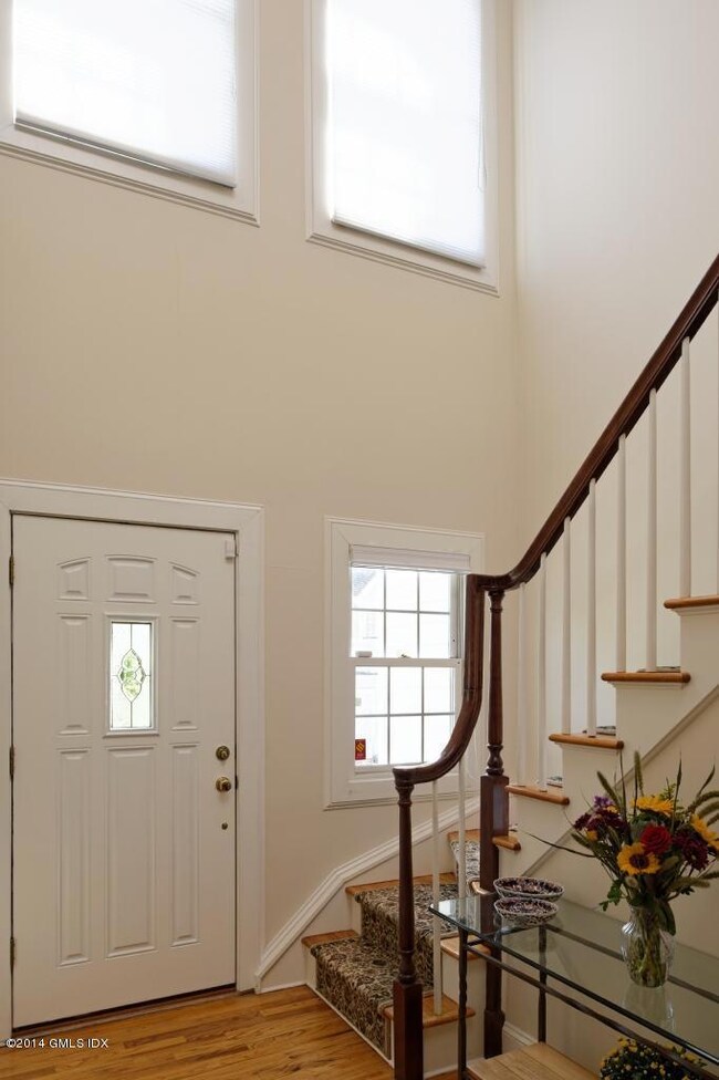 45 Spring St Unit 8 - Two Story Entry
