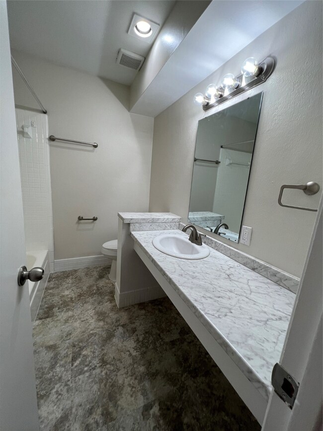 2400 5th St unit 16, Bay City, TX 77414 - photo 7